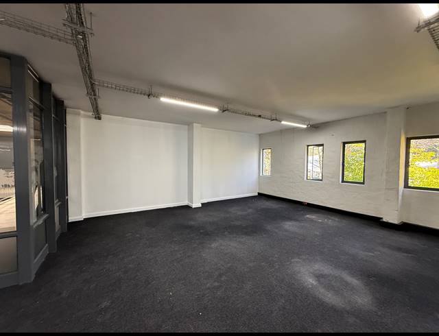 144M² OFFICE TO LET IN GREENSIDE